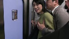 人妻痴漢電車~さわられた五十路母~ 鶴川牧子